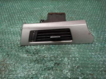 GRILA AER BORD STANGA BMW E90 OEM: 64229151165.