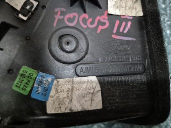 GRILA AER BORD STANGA FORD FOCUS III OEM: BM51018B08.