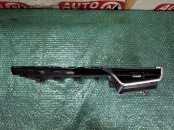 GRILA AER BORD TOYOTA COROLLA OEM: 55662-02650.