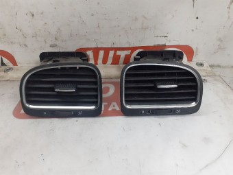 GRILA AER BORD VOLKSWAGEN GOLF VI OEM: 5K0819710.