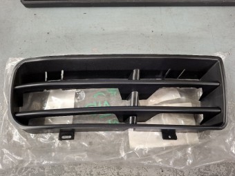 GRILA BARA FATA (DREAPTA) VOLKSWAGEN GOLF IV 