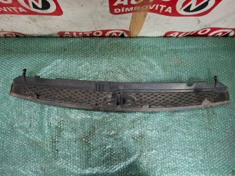GRILA CENTRALA BARA FATA FORD FIESTA OEM: 2S61-8200.