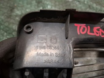 GRILA CENTRALA BARA FATA SEAT TOLEDO OEM: 1M0853651.