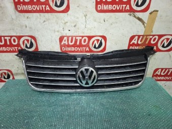GRILA CENTRALA BARA FATA VOLKSWAGEN PASSAT B5.5 OEM: 3B0853651L.