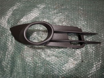 GRILA PROIECTOR DREAPTA VOLKSWAGEN TOURAN OEM: 1T08539509B9.