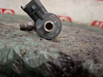 INJECTOR BENZINA FORD FIESTA VI OEM: 0445110339.