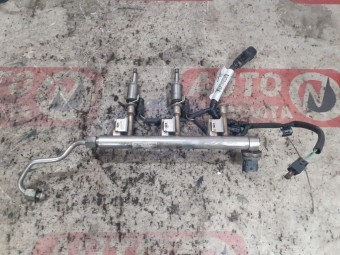 INJECTOR BENZINA FORD FOCUS III OEM: 0261500556.