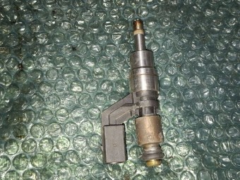 INJECTOR BENZINA VOLKSWAGEN GOLF V OEM: 0261500016.