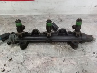 INJECTOR BENZINA VOLKSWAGEN POLO 9N OEM: 03E906031.