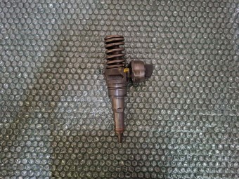 INJECTOR DIESEL VOLKSWAGEN GOLF IV OEM: 038130073AJ.