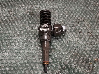 INJECTOR DIESEL VOLKSWAGEN GOLF V OEM: 038130073AG.