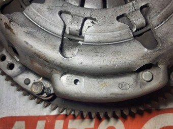 KIT AMBREIAJ NISSAN X-TRAIL OEM: 124039110.