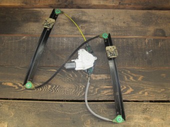 MACARA DREAPTA FATA ELECTRICA AUDI A4 OEM: 8K0837462E.