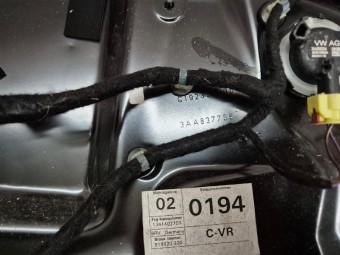 MACARA DREAPTA FATA ELECTRICA VOLKSWAGEN PASSAT B7 OEM: 3AA837756.