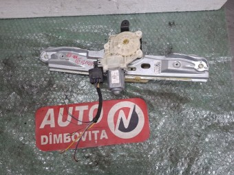MACARA DREAPTA SPATE ELECTRICA FORD FOCUS III OEM: 924131104.