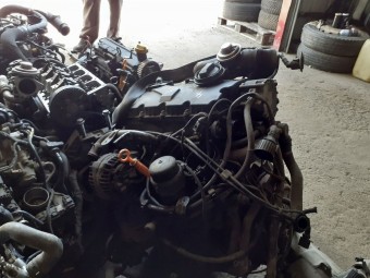 MOTOR FARA ANEXE VOLKSWAGEN PASSAT B5.5 OEM: AVB.