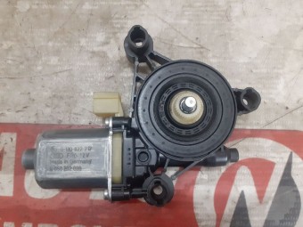 MOTORAS MACARA DREAPTA FATA AUDI A3 8V OEM: 5Q0959801B.