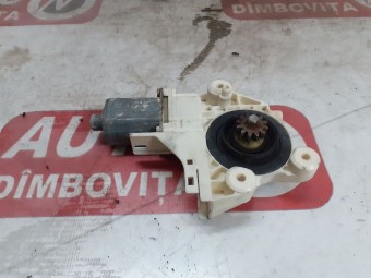 MOTORAS MACARA DREAPTA FATA FORD FOCUS II OEM: 0130822216.