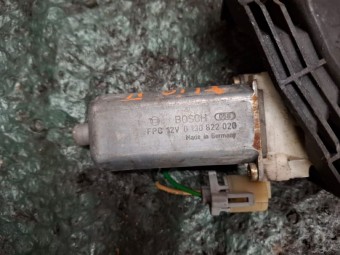 MOTORAS MACARA DREAPTA FATA RENAULT CLIO II OEM: 0130822020.