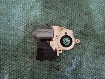 MOTORAS MACARA DREAPTA FATA SEAT CORDOBA OEM: 104383101.