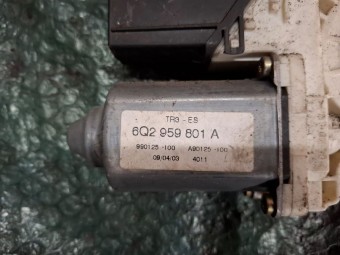 MOTORAS MACARA DREAPTA FATA SEAT IBIZA OEM: 6Q2959801A.