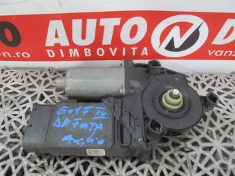 MOTORAS MACARA DREAPTA FATA VOLKSWAGEN GOLF IV OEM: 130821764.