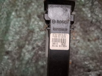 MOTORAS MACARA DREAPTA FATA VOLKSWAGEN GOLF IV OEM: 9776105415301.