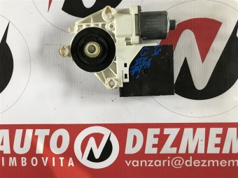 MOTORAS MACARA DREAPTA FATA VOLKSWAGEN GOLF V 