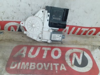 MOTORAS MACARA DREAPTA FATA VOLKSWAGEN GOLF V VARIANT OEM: 1K5837402AJ.
