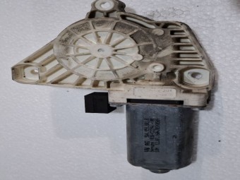 MOTORAS MACARA DREAPTA FATA VOLKSWAGEN GOLF VII OEM: 5Q4959802B.