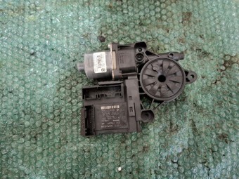 MOTORAS MACARA DREAPTA FATA VOLKSWAGEN PASSAT B6 OEM: 1K0959792N.