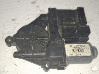 MOTORAS MACARA DREAPTA FATA VOLKSWAGEN PASSAT OEM: 1K0959792L/1K0959702E.