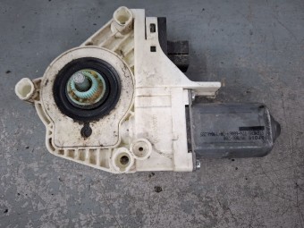 MOTORAS MACARA DREAPTA SPATE AUDI A6 C6 QUATTRO OEM: 997006-200.