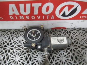 MOTORAS MACARA DREAPTA SPATE RENAULT ESPACE IV OEM: 8200017910.