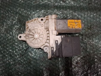 MOTORAS MACARA DREAPTA SPATE VOLKSWAGEN BORA 