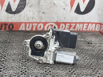 MOTORAS MACARA DREAPTA SPATE VOLKSWAGEN BORA OEM: 1J4959812C.