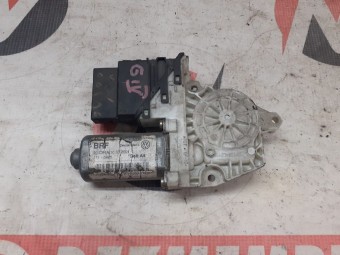 MOTORAS MACARA DREAPTA SPATE VOLKSWAGEN GOLF IV OEM: 1J4959812C/101438-203.