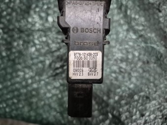 MOTORAS MACARA DREAPTA SPATE VOLKSWAGEN GOLF OEM: 9776101438203.