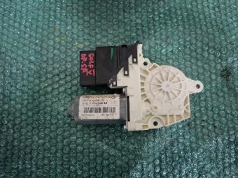 MOTORAS MACARA DREAPTA SPATE VOLKSWAGEN GOLF V OEM: 1K0959704F.