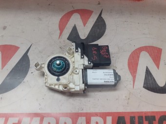 MOTORAS MACARA DREAPTA SPATE VOLKSWAGEN GOLF V OEM: 1K0959794E.