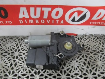 MOTORAS MACARA DREAPTA SPATE VOLKSWAGEN GOLF V OEM: 1K4839402D.
