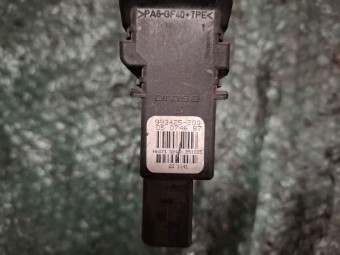 MOTORAS MACARA DREAPTA SPATE VOLKSWAGEN GOLF V OEM: 993425-200.