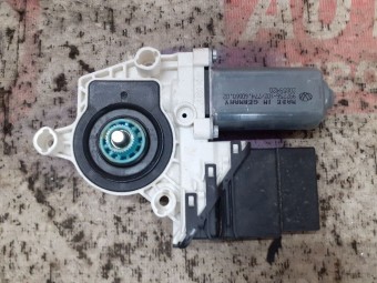 MOTORAS MACARA DREAPTA SPATE VOLKSWAGEN GOLF VI OEM: 5K0959704C/5K0959795.