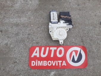 MOTORAS MACARA DREAPTA SPATE VOLKSWAGEN TOURAN OEM: 1K0959704AK.