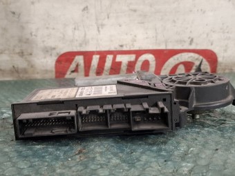 MOTORAS MACARA STANGA FATA AUDI A4 B7 OEM: 8E1959801G.