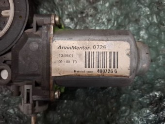 MOTORAS MACARA STANGA FATA DACIA LOGAN OEM: 400726D.