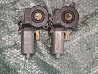 MOTORAS MACARA STANGA FATA FORD FIESTA V OEM: 0130821938.