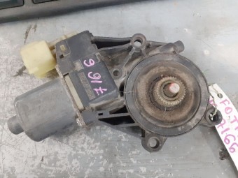MOTORAS MACARA STANGA FATA FORD FIESTA VI OEM: 8A6114A389B.