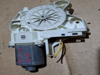 MOTORAS MACARA STANGA FATA FORD FOCUS II OEM: 0130822217.