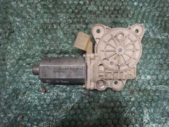 MOTORAS MACARA STANGA FATA MERCEDES E220 OEM: A2118202942.